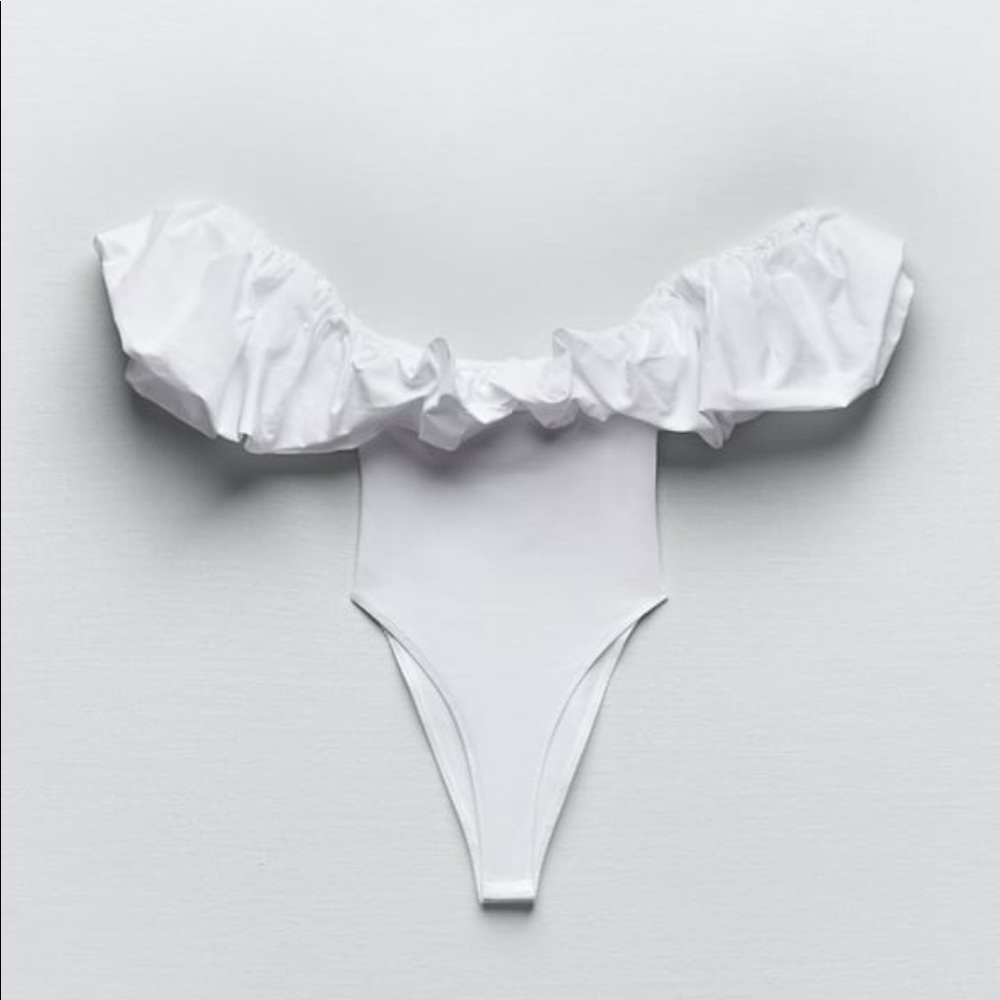 Ruffle bodysuit. Color- white. Size- M.